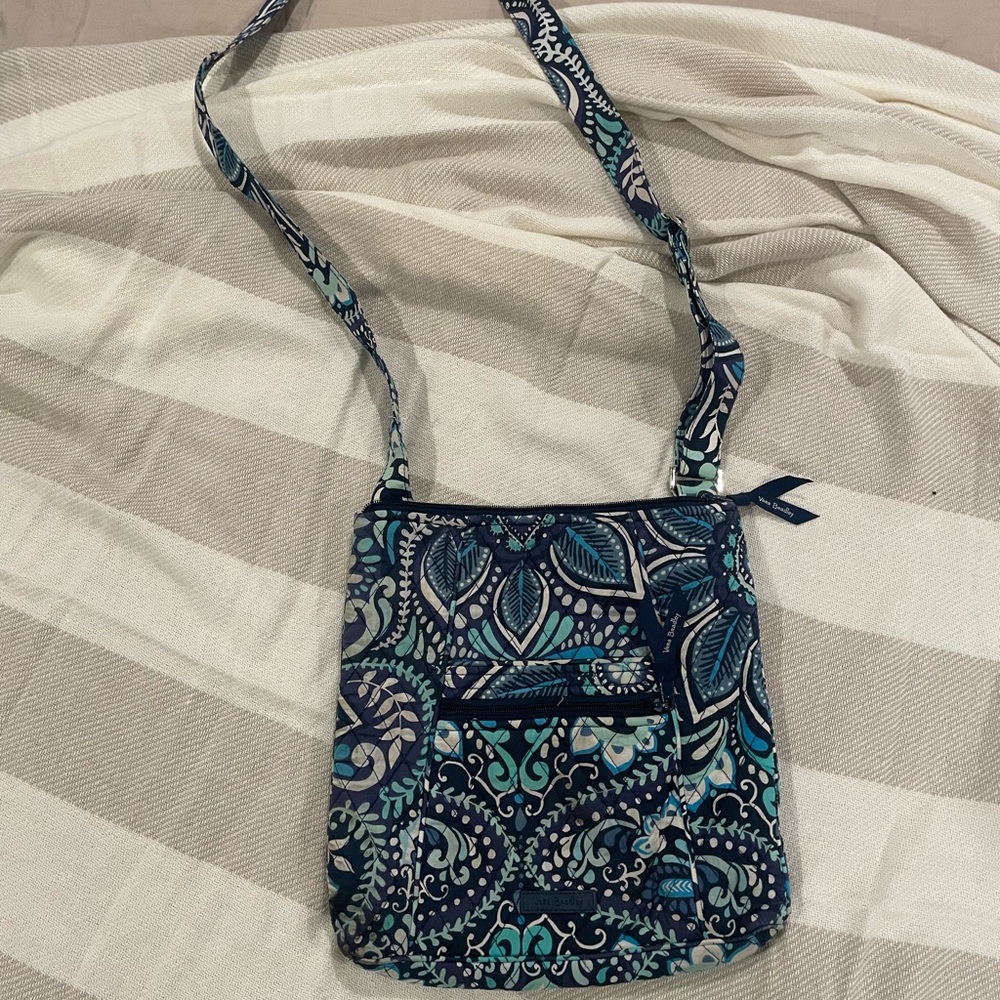 VERA BRADLEY cross body purse